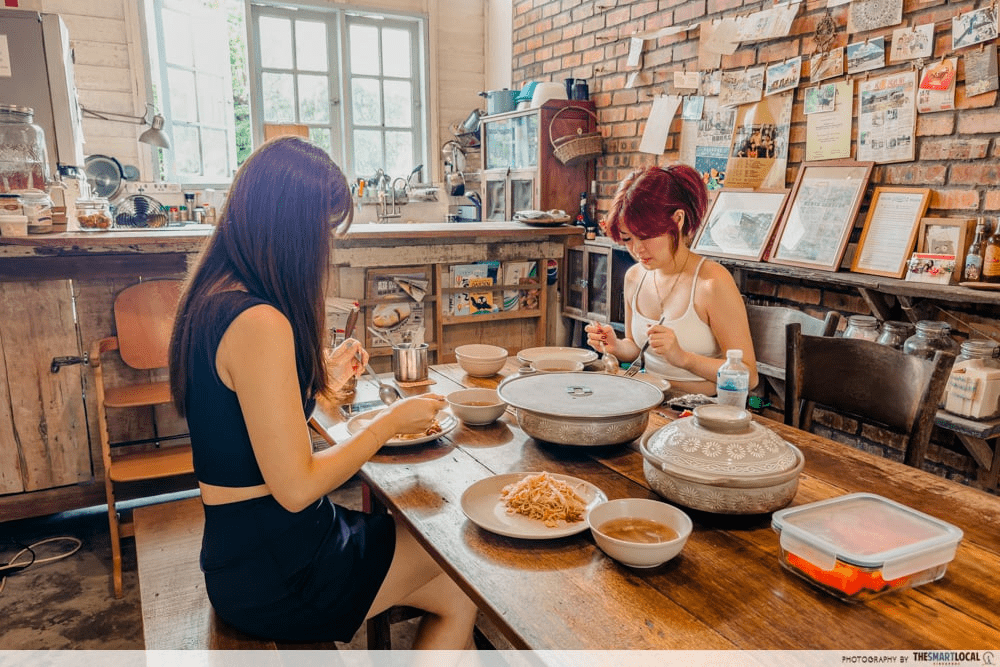 kulai itinerary - airbnb food